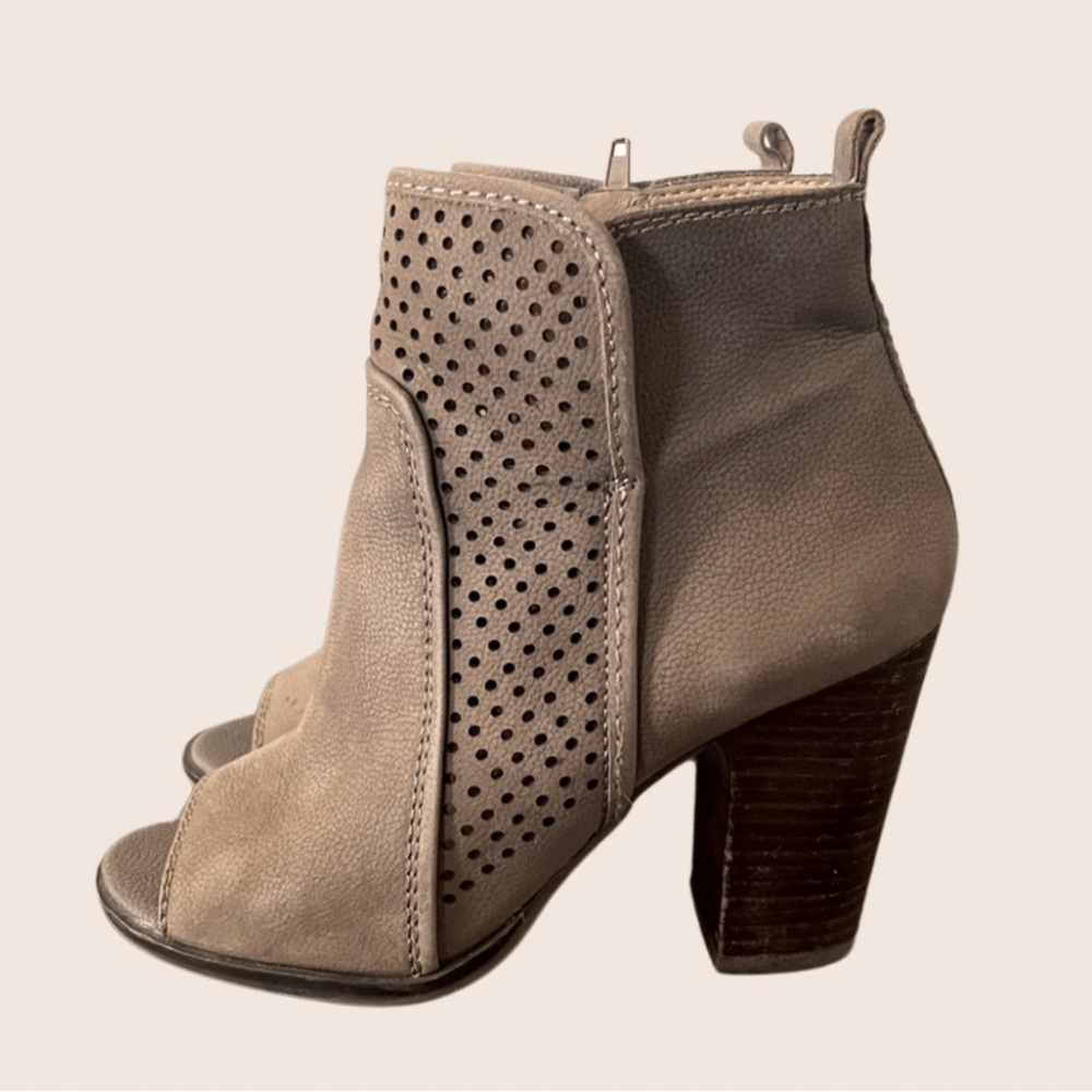 Lucky Brand brown leather booties - Size 7